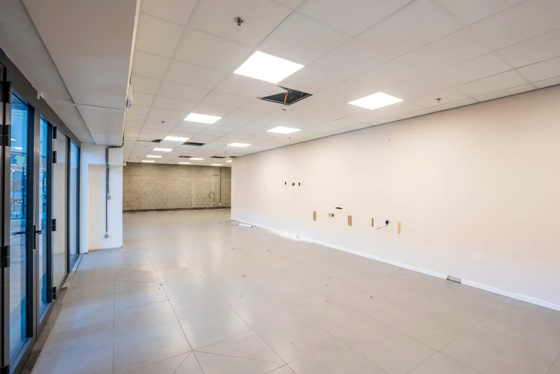 Commerciële toplocatie in Shopping Den Tir foto 4