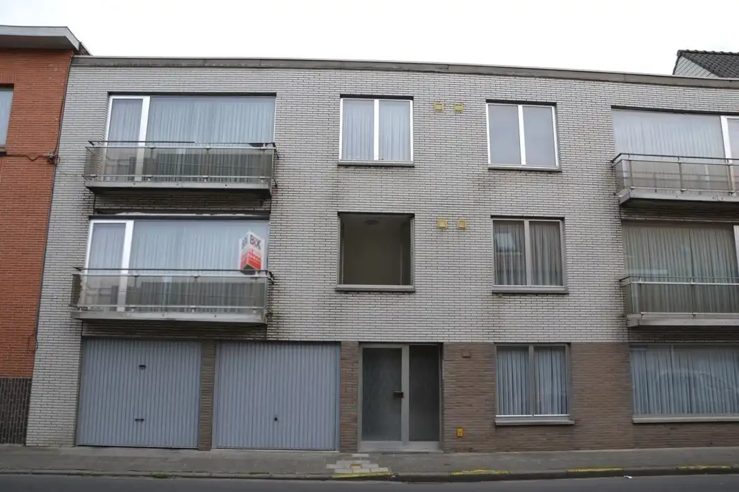 Appartement met 2 slaapkamers en garage. foto 2