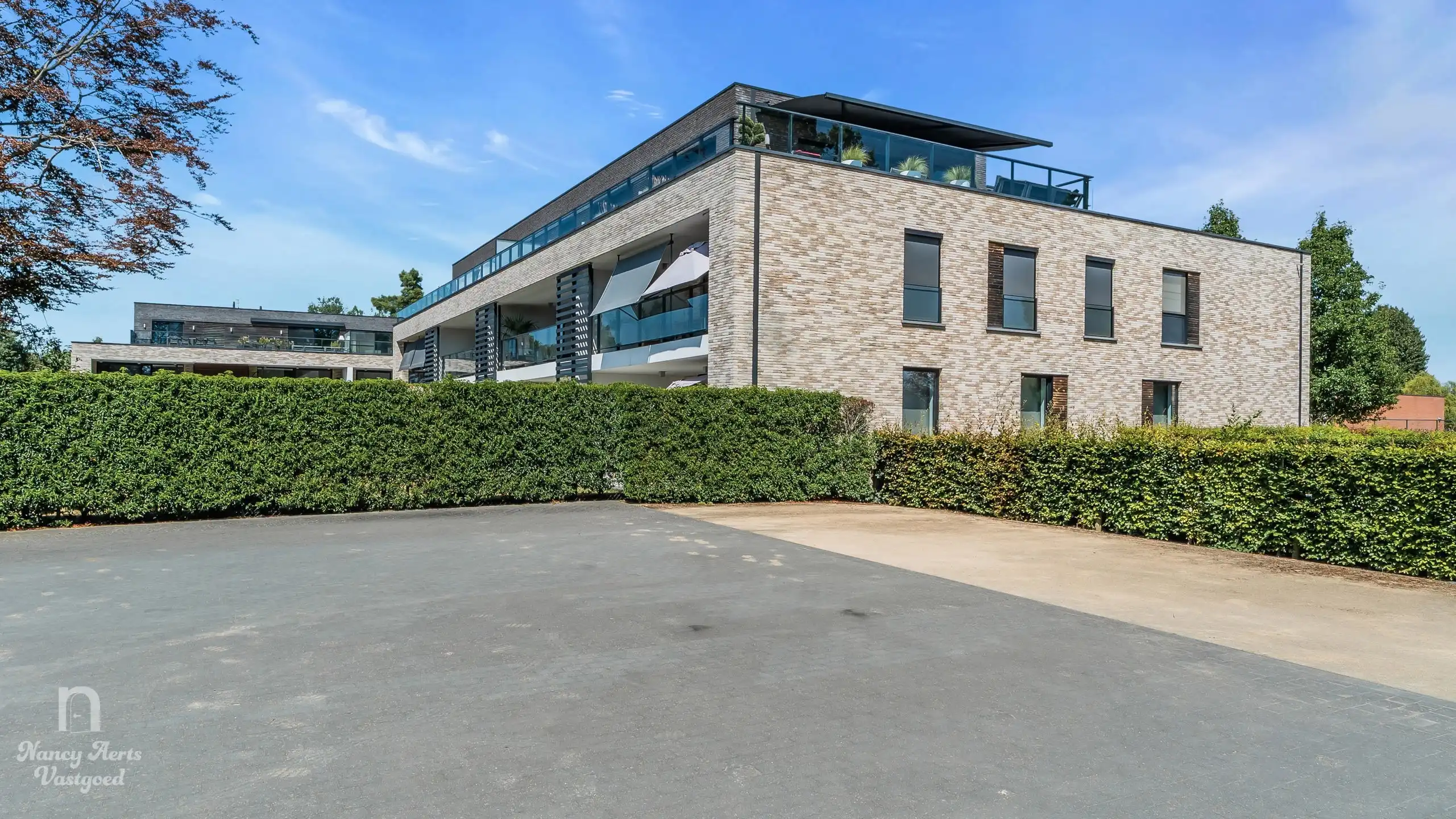 Luxueus appartement met terras en hoogwaardige afwerking foto 22