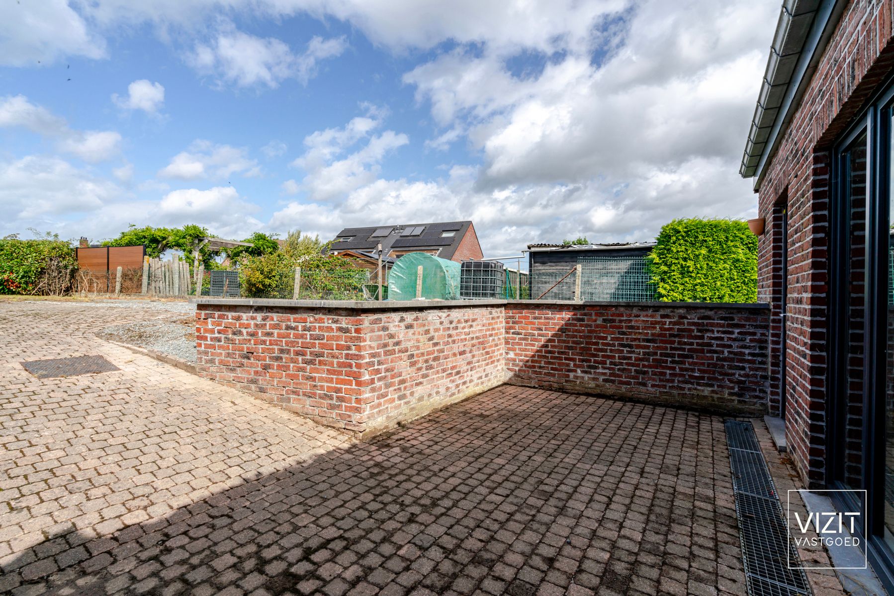 Zeer ruime halfopen woning aangename tuin foto 15