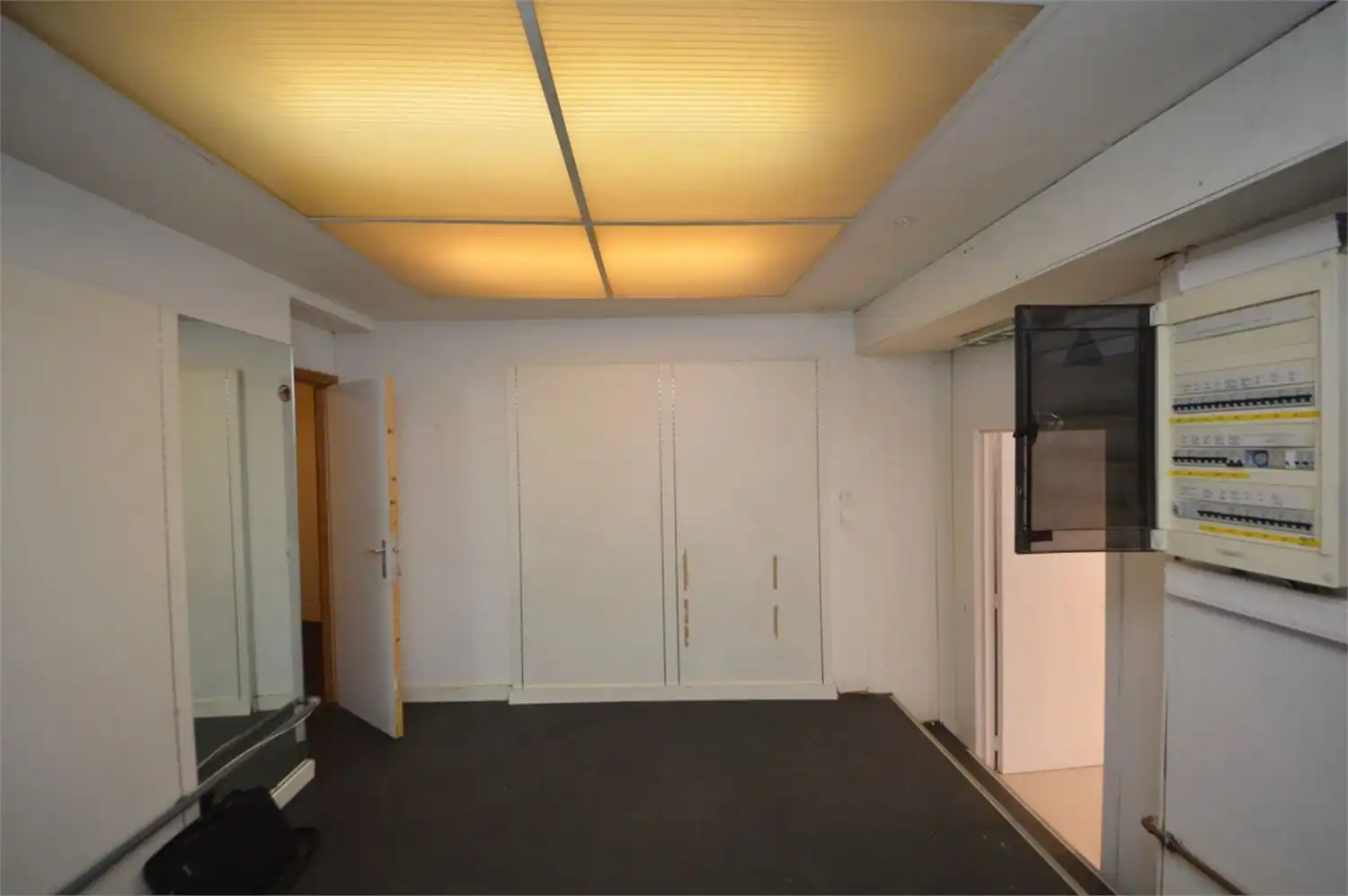 Instapklaar handelspand op toplocatie in hartje Geraardsbergen foto 8