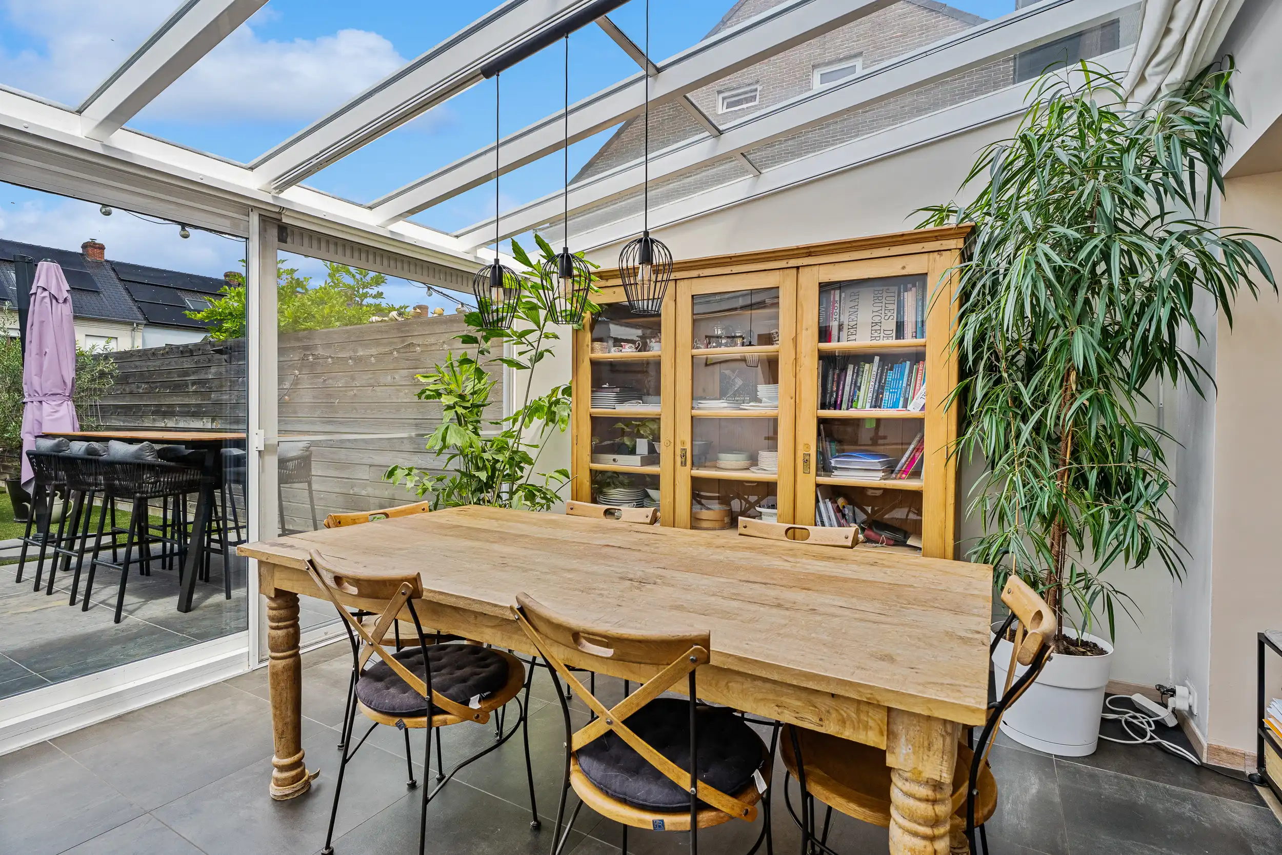 Ruime, instapklare, gezinswoning in residentiële wijk foto 7