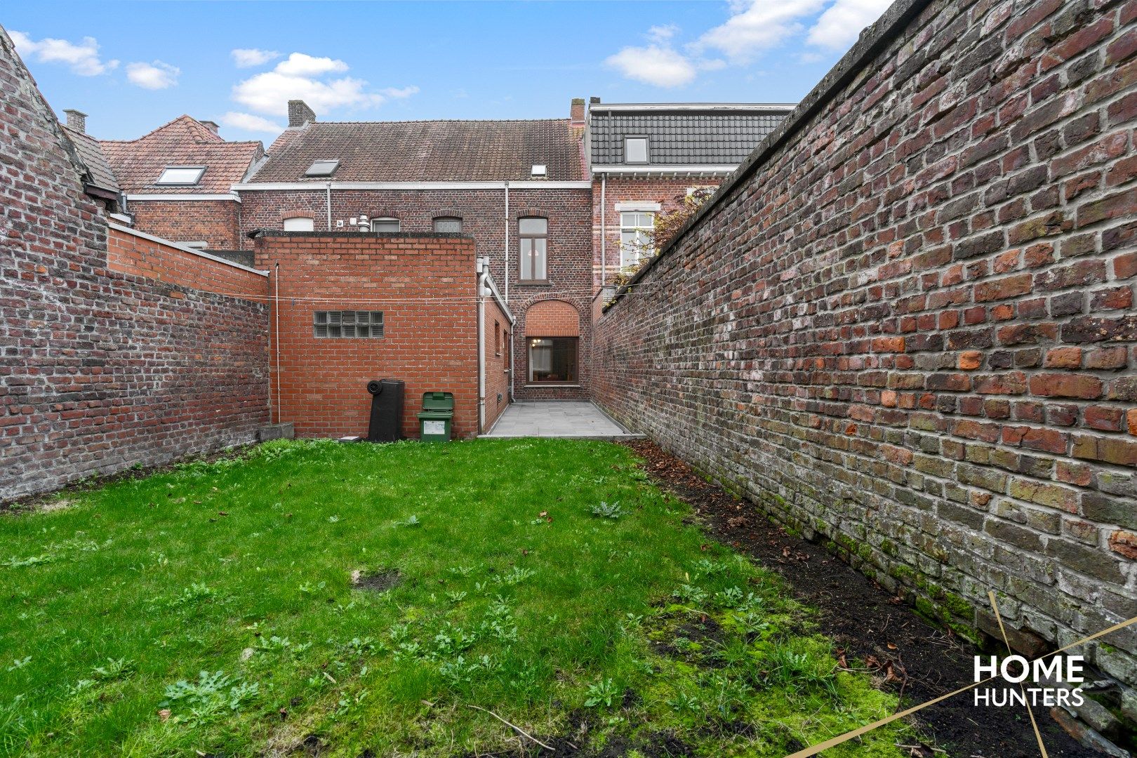 Verrassend ruime woning met 5 slaapkamers en zonnige stadstuin in het historische stadscentrum van Ieper foto 3