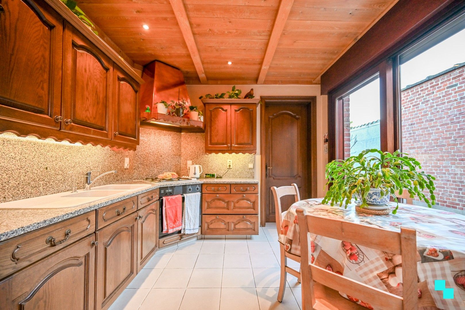 Eengezinswoning nabij centrum van Izegem foto 9