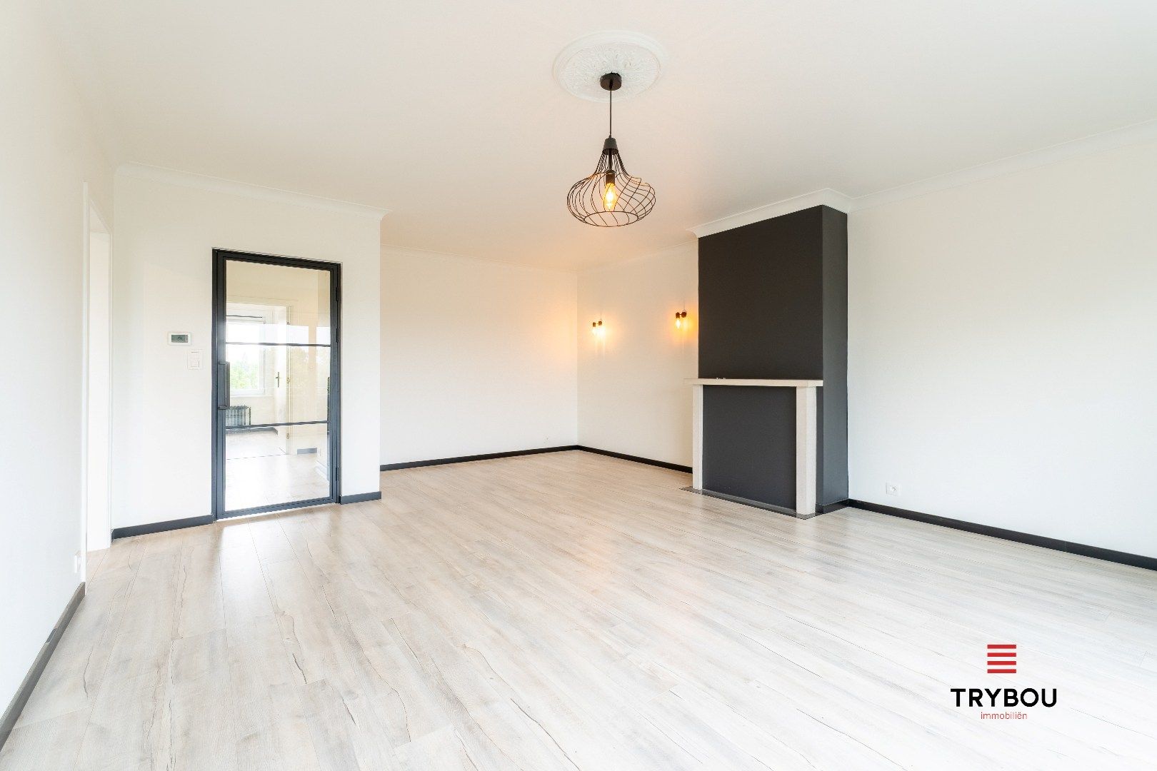 Volledig gerenoveerd 2-slaapkamerappartement te huur – rand centrum Ieper foto 2