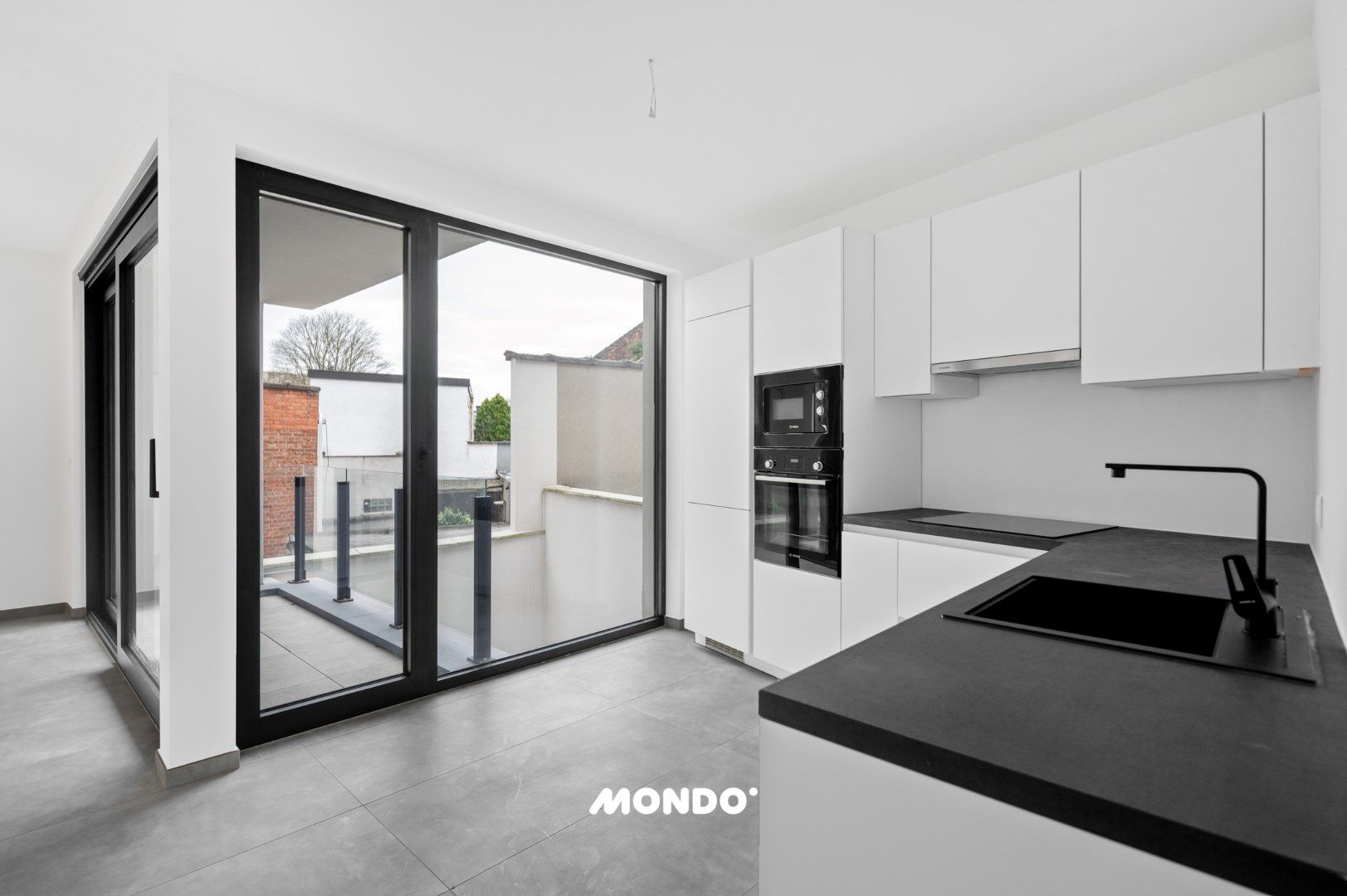 Nieuwbouw appartement met twee terrassen! foto 6