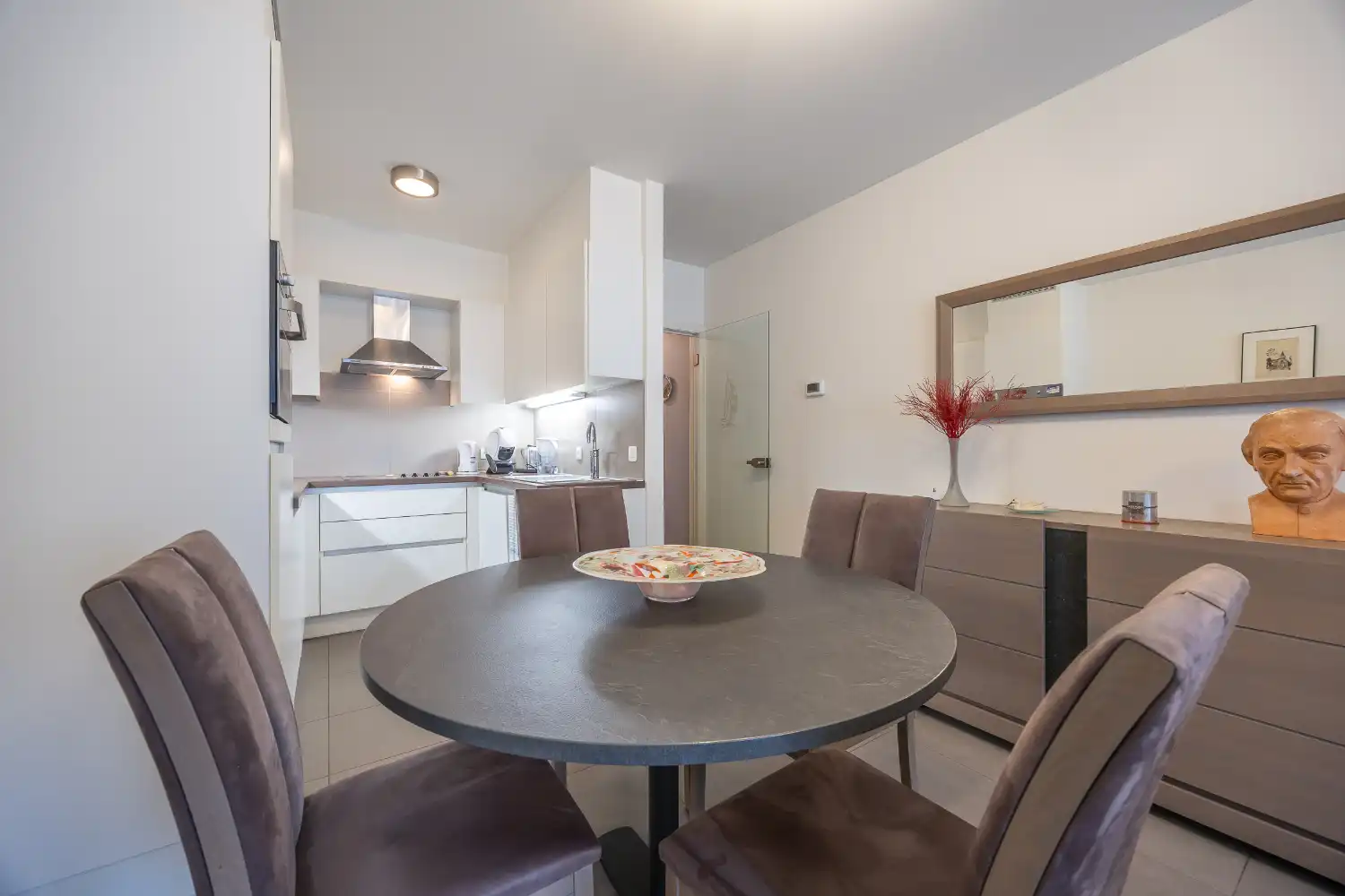Instapklaar gelijkvloers appartement met 2 slaapkamers en ruim terras in het centrum van Middelkerke foto 7