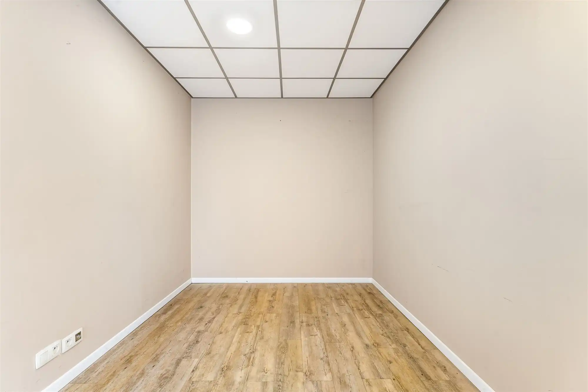 HANDELSHUIS MET RUIM HANDELSPAND EN 2 WOONENTITEITEN OP PERCEEL VAN 9A68CA TE KOERSEL foto 11