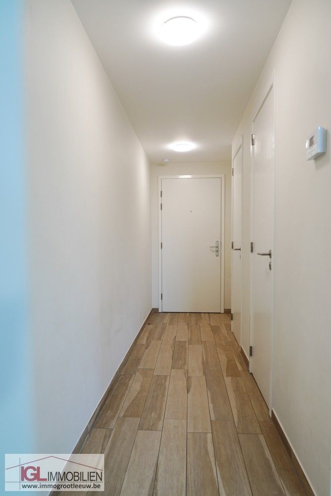 Modern appartement met terras, parkeerplaats en kelder foto 12