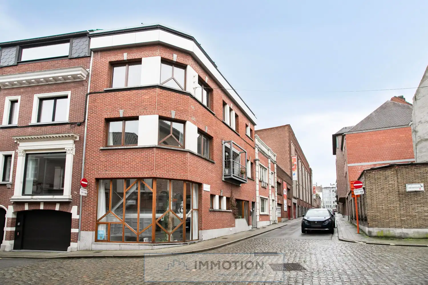 Unieke hoekwoning met twee vergunde appartementen foto 2