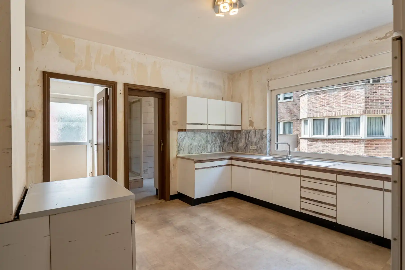 Op te frissen woning met 4 slaapkamers in Genk (Bret) foto 5