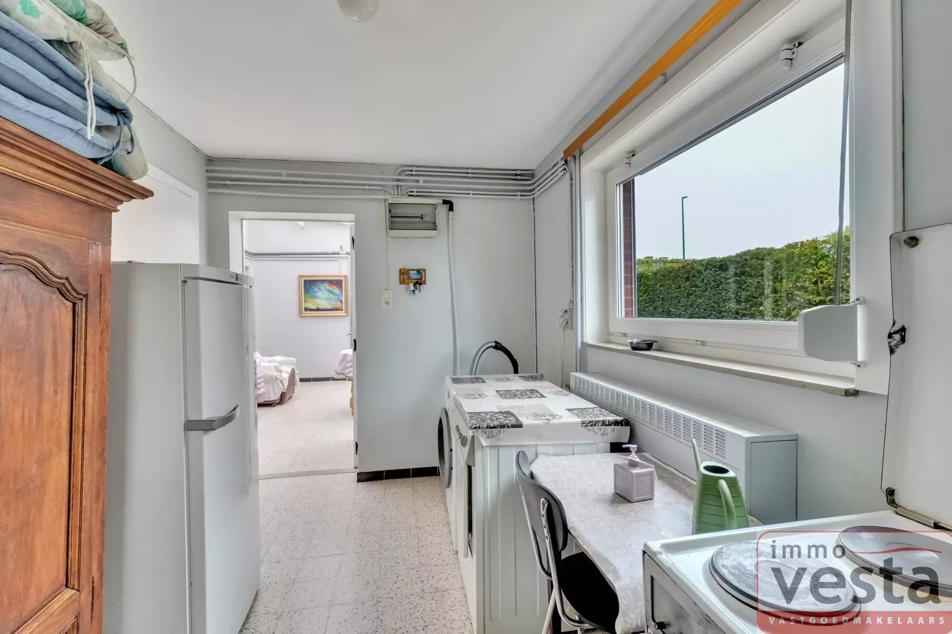 Landelijke woning met met mogelijkheid tot 4 slaapkamer, garage, tuin en toegang via achtergelegen weg. foto 12