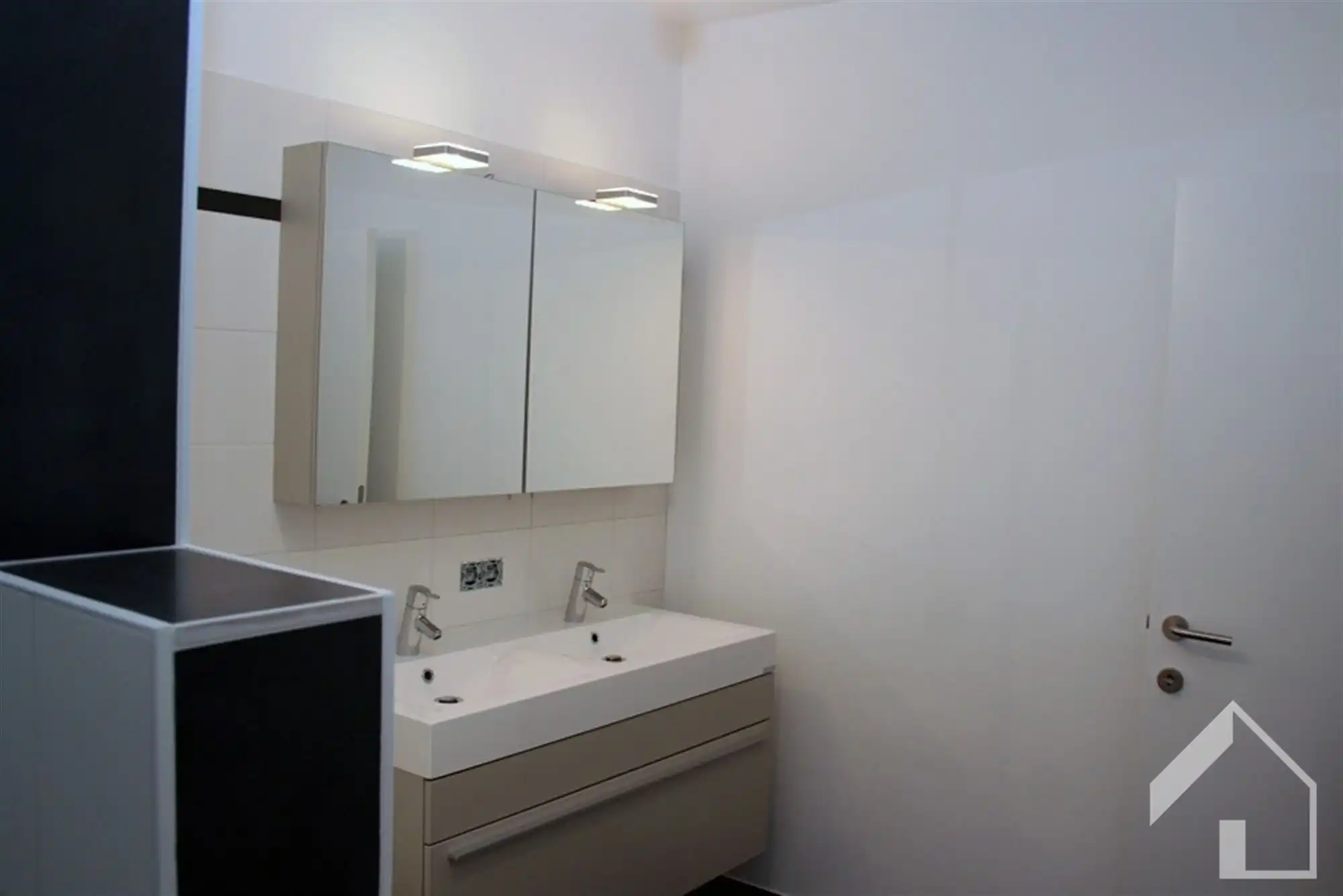 instapklaar appartement met 2 slaapkamers en garage foto 9