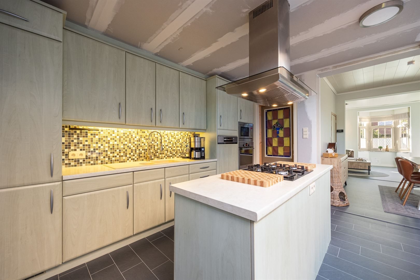 Instapklare halfopen woning in het hart van Kapellen foto 9