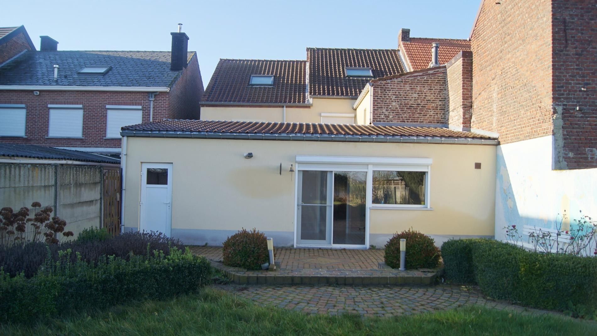 Gezinswoning met 3 slpks, bureau, garage en tuin foto 2