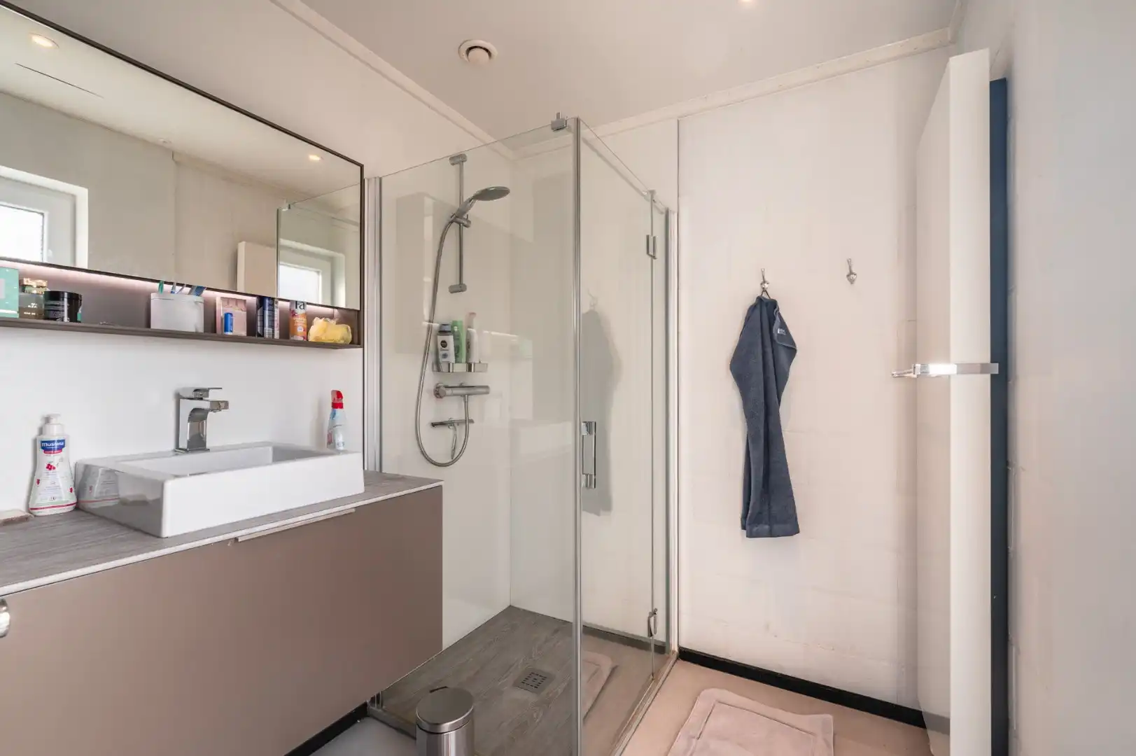Alleenstaande en bijhuis op ongeveer 809 m² te Torhout. foto 8