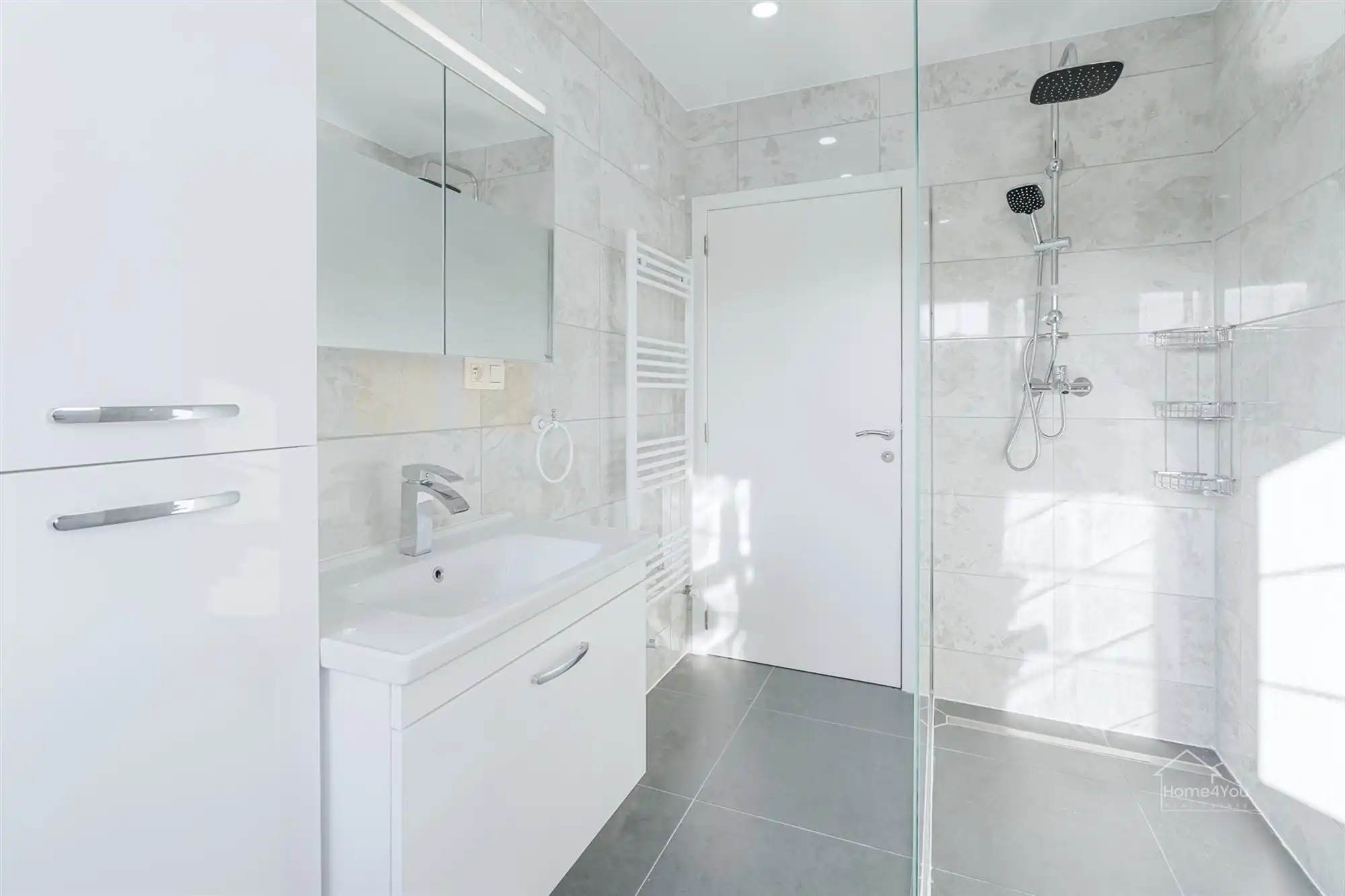 Ruim duplexappartement 4 slaapkamers 2 badkamers!  foto 11