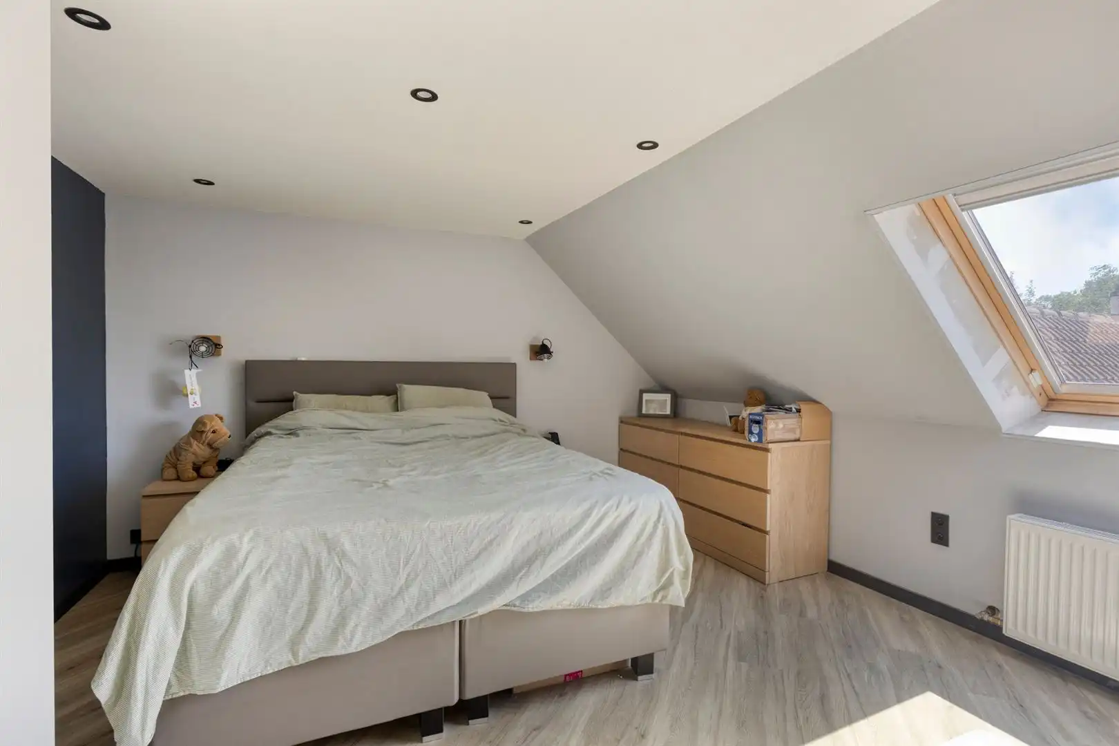 HOB met 3 slaapkamers, veel ruimte en licht, een dieplopende tuin en veel potentieel foto 17