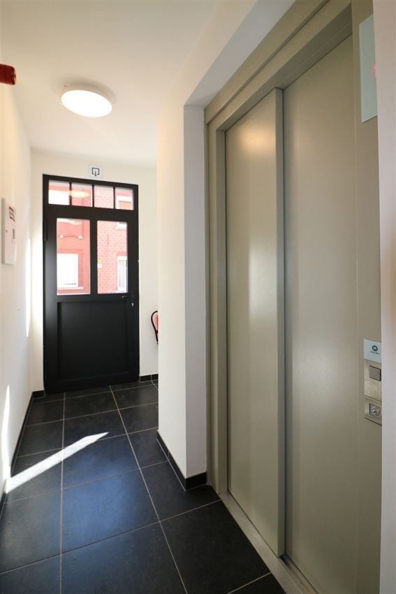 Appartement met 2 slpk., groot terras en autostaanplaats foto 25