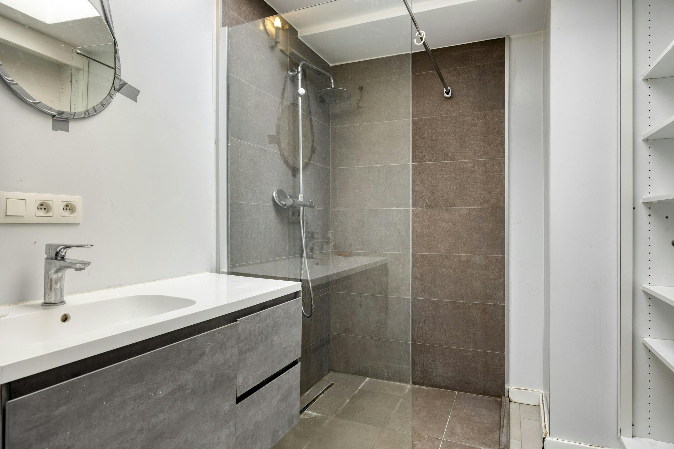 Opbrengsteigendom met 9 studentenkamers en duplex-appartement te Hasselt foto 18