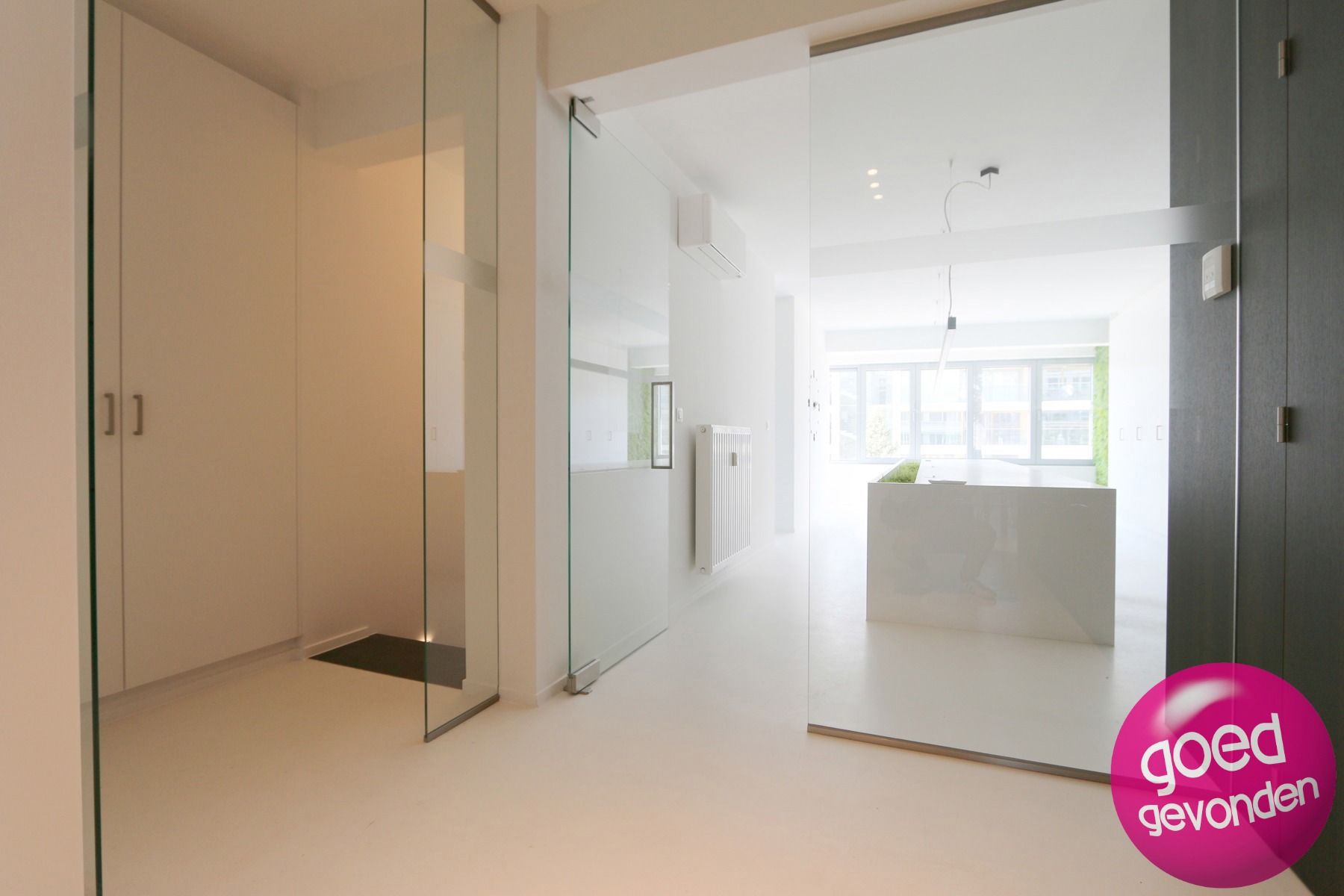 PLUG-IN modern kantoor + veel passage foto 7