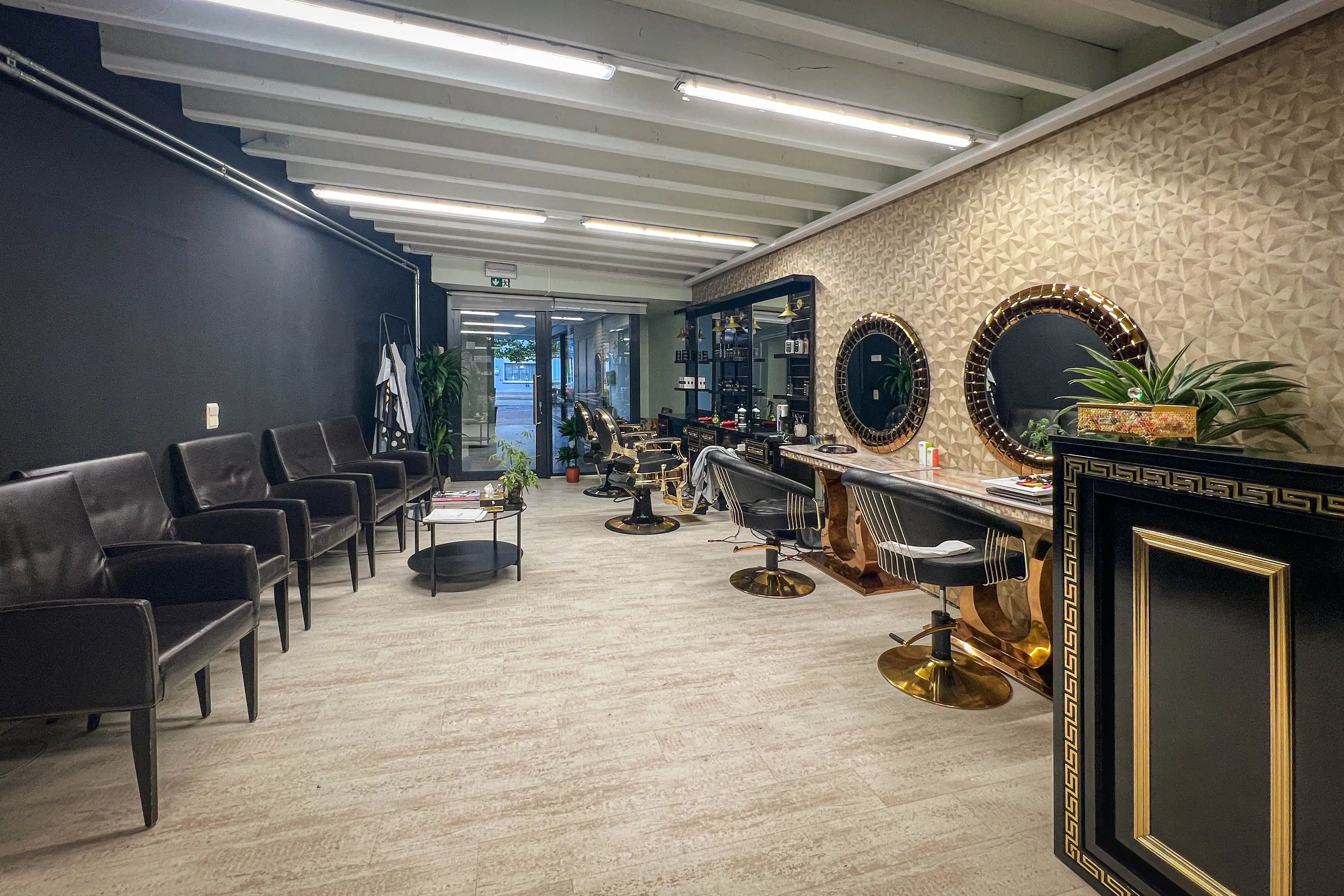 Centraal gelegen handelspand te Sijsele foto 2