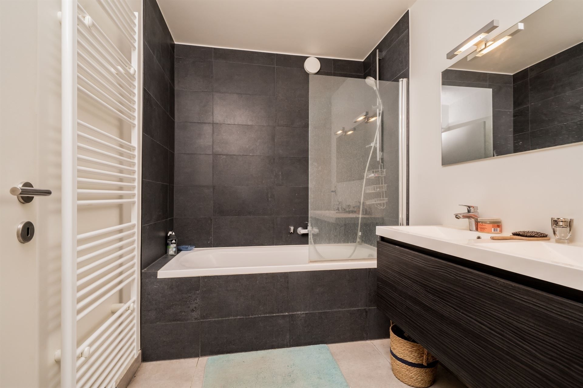 Prachtig, recent 3 slaapkamer duplex appartement met private tuin van 50m² foto 10