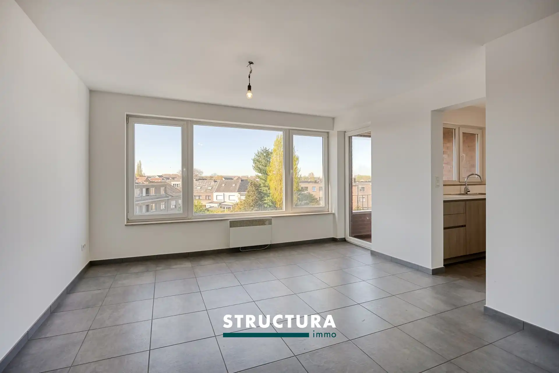 Gerenoveerd appartement op derde verdiep foto 3