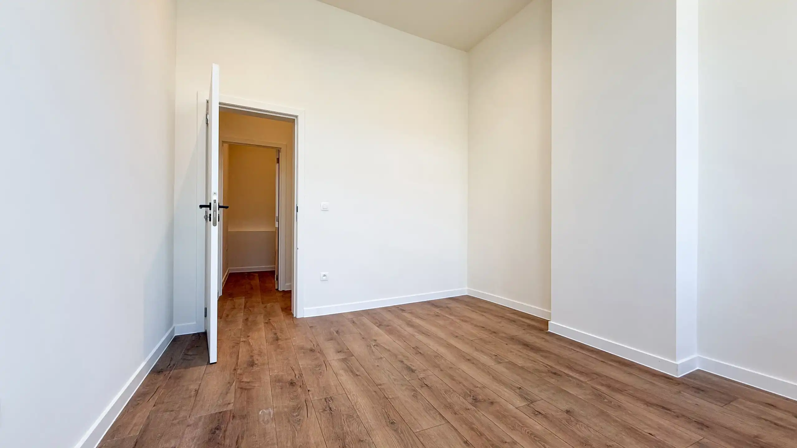 Unieke investeringspand, volledig vernieuwd, handel+ 2app! foto 44