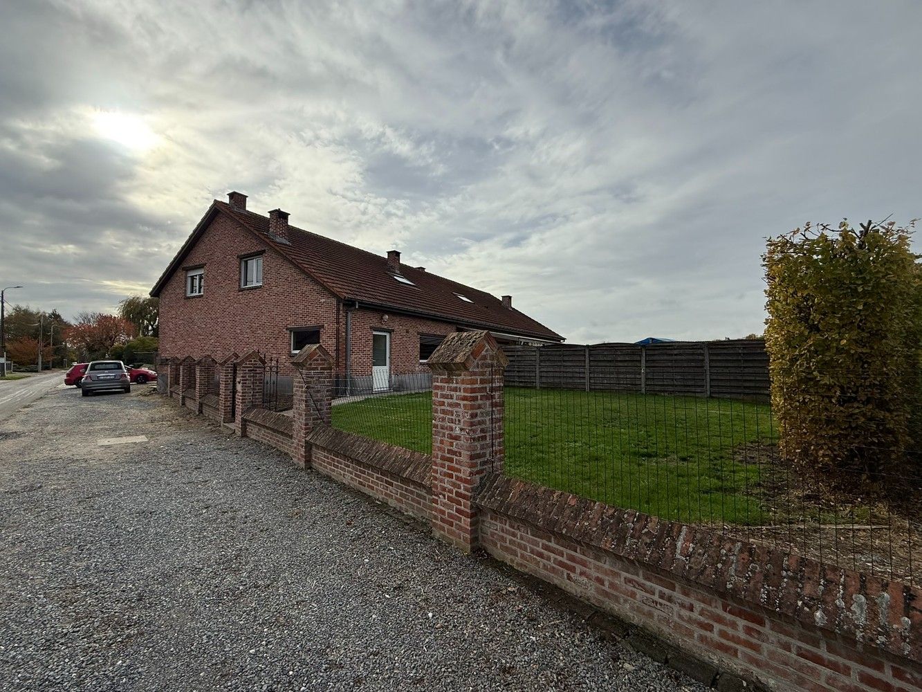 Charmante halfopen bebouwing met 2 slaapkamers foto {{pictureIndex}}