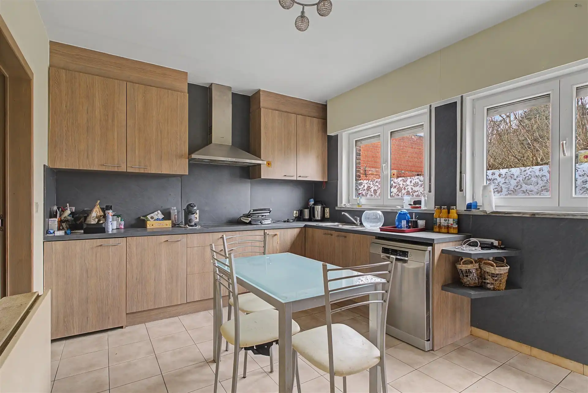 Half open bebouwing met een uitstekende basis foto 8