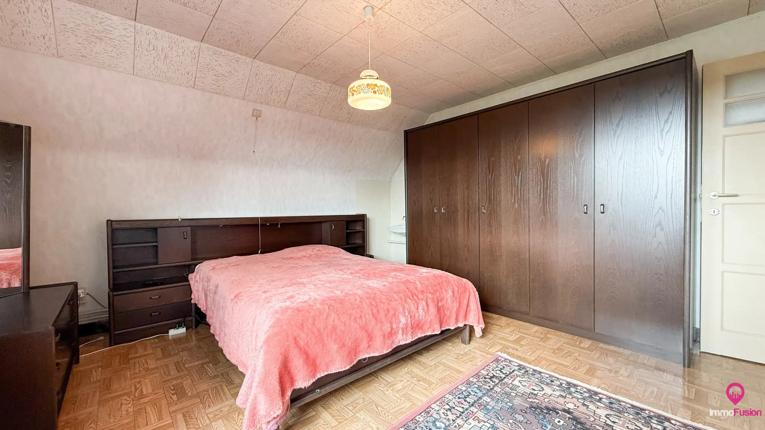 Rustig gelegen woning met dubbele garage, kelder en privacy! foto 25