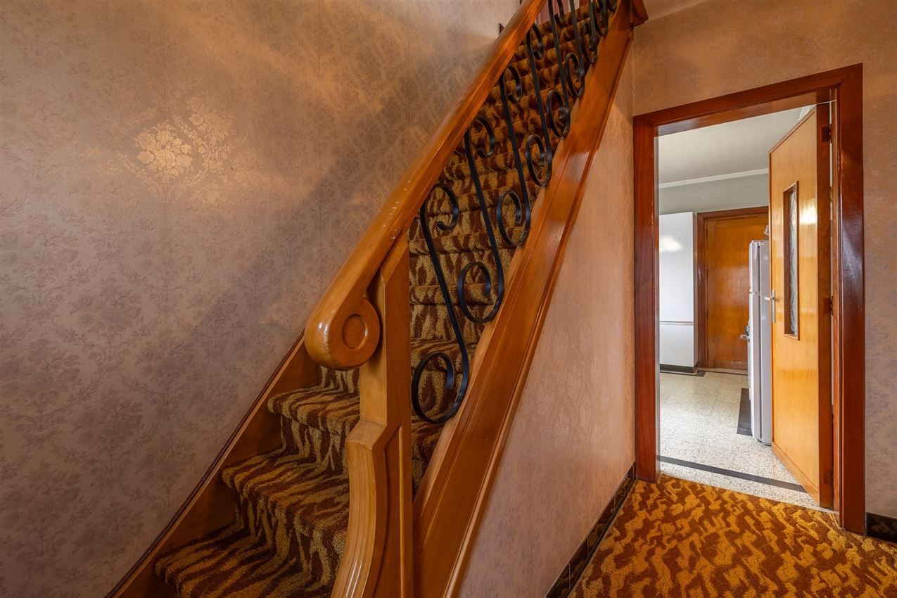 Vrijstaande woning met 3slk in verkeersluwe straat foto 6