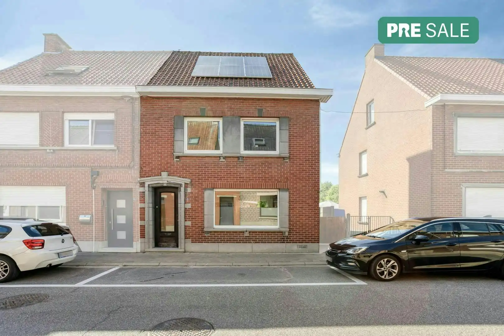 Een zeer ruim huis met 3 slaapkamers te Meulebeke. foto {{pictureIndex}}