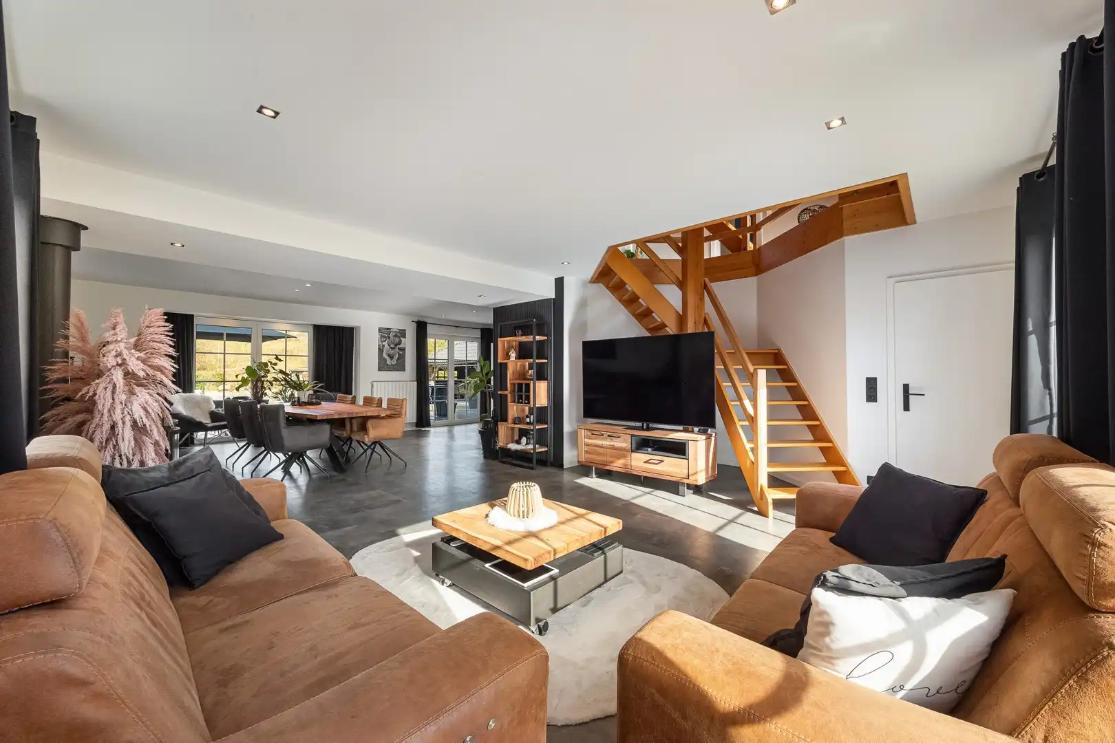 VILLA OP 2.118 M² foto 10