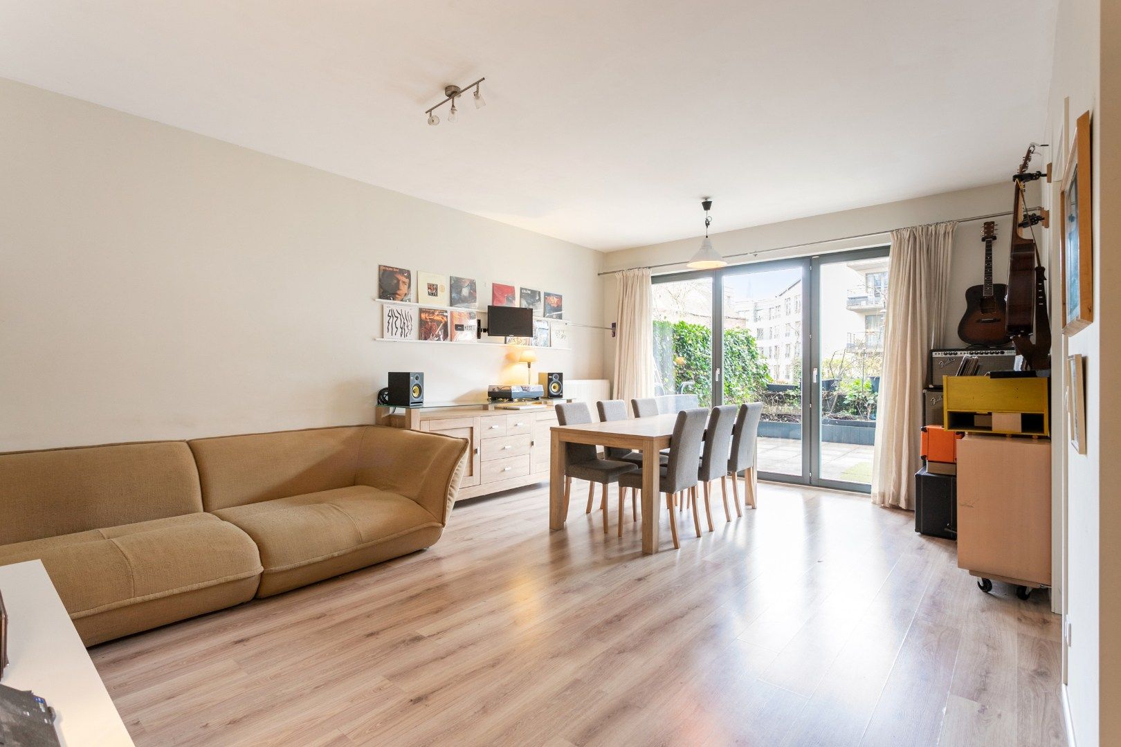 Energiezuinig 1-slpk appartement gelijkvloers met terras, parking en toplocatie nabij Brussel-Zuid foto 3