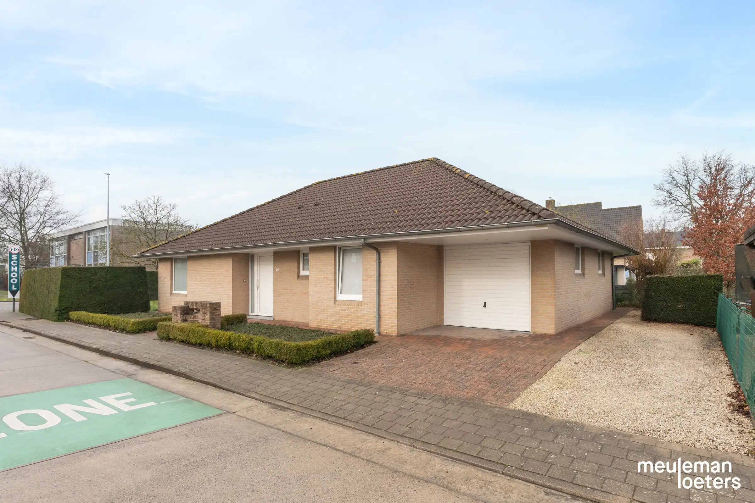 Schitterend gelegen en energiezuinige gelijkvloerse woning met tuin en garage foto 12