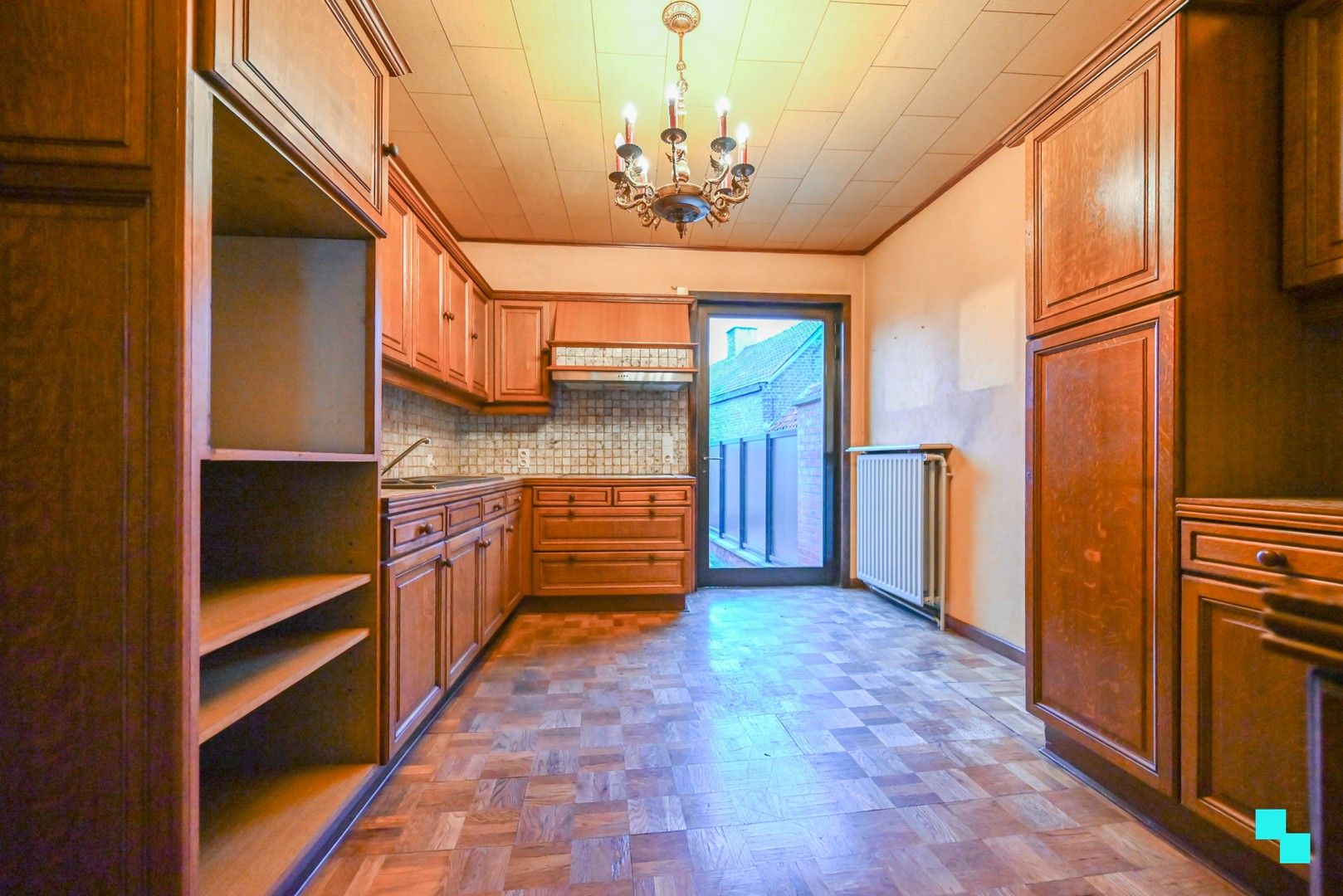 Ruime woonst met tal van mogelijkheden nabij centrum Izegem foto 15