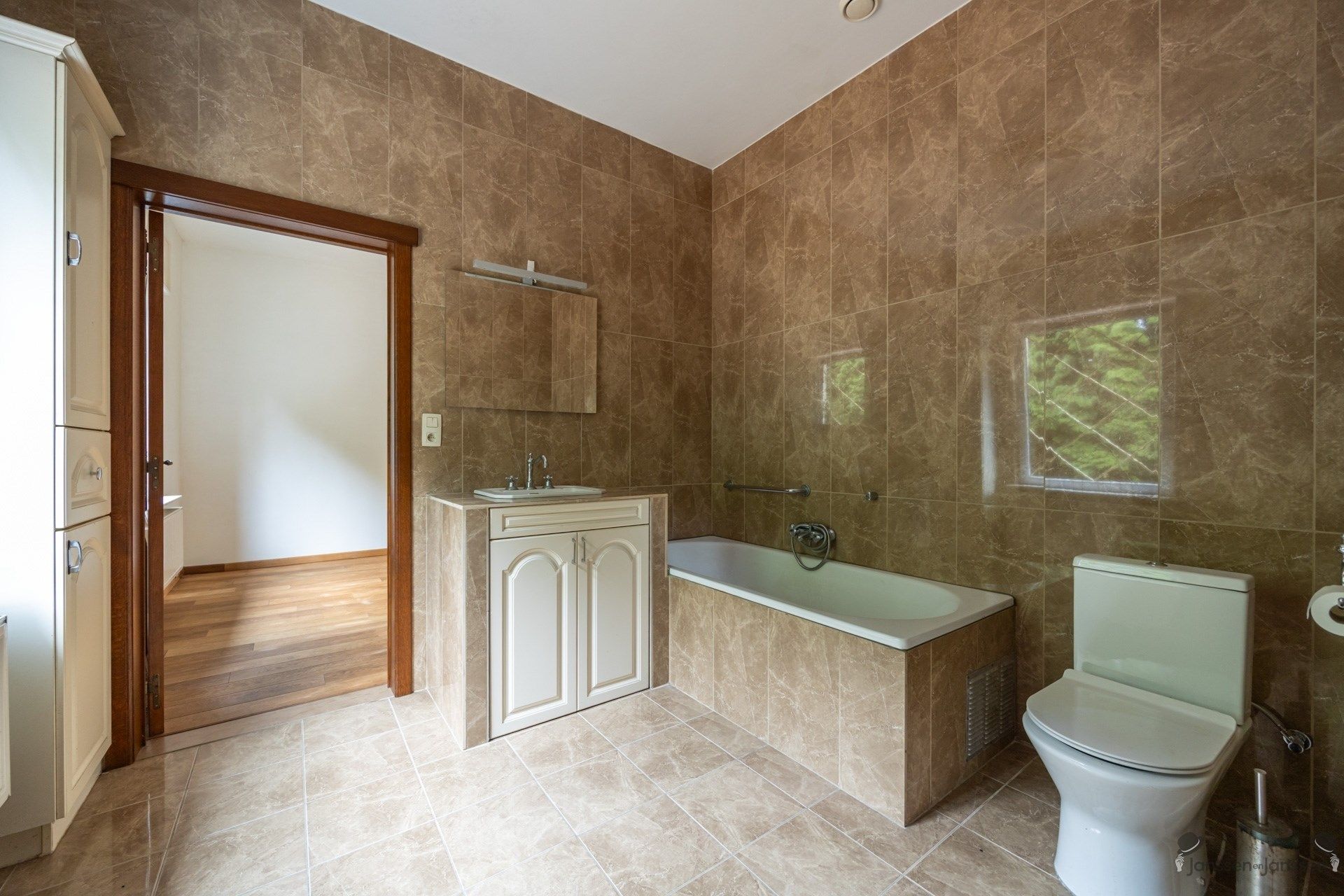Villa met prachtige uitbouw op een zonovergoten perceel van 3.075 m². foto 13