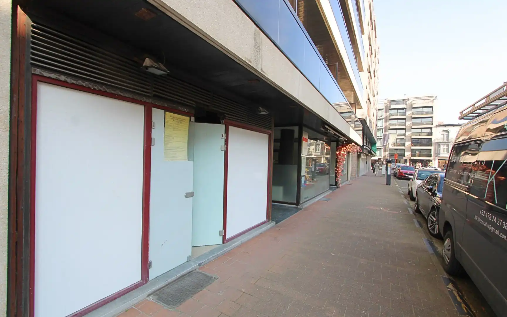 Commercieel pand aan de Lippenslaan te huur of te koop (Taborastraat 6) foto {{pictureIndex}}