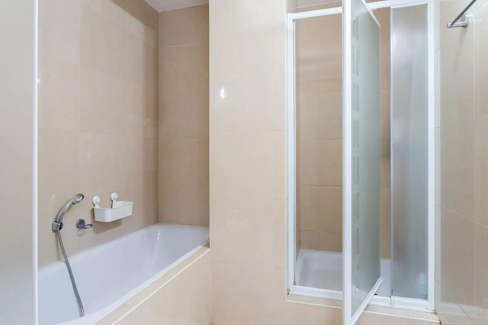 Uiterst ruim vierslaapkamer appartement tussen het Stadspark en de Theaterbuurt!  foto 23