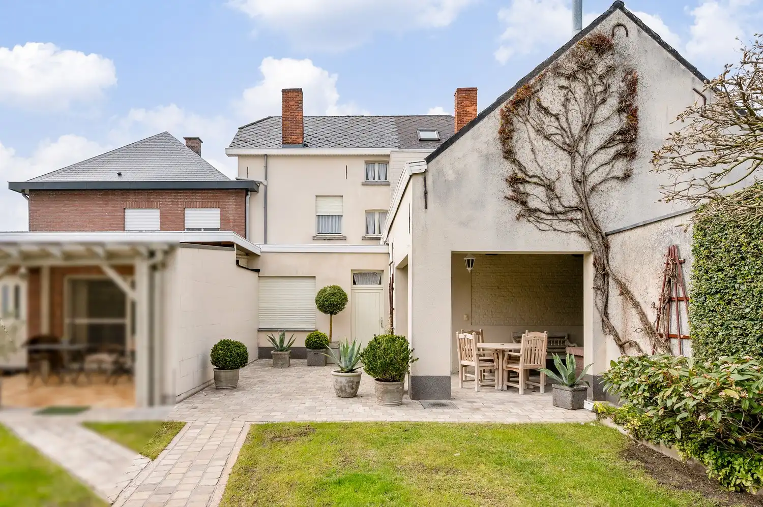 TE RENOVEREN WONING MET 3 SLPKS, PRACHTIGE TUIN + ACHTERLIGGENDE STAANPLAATS foto 4