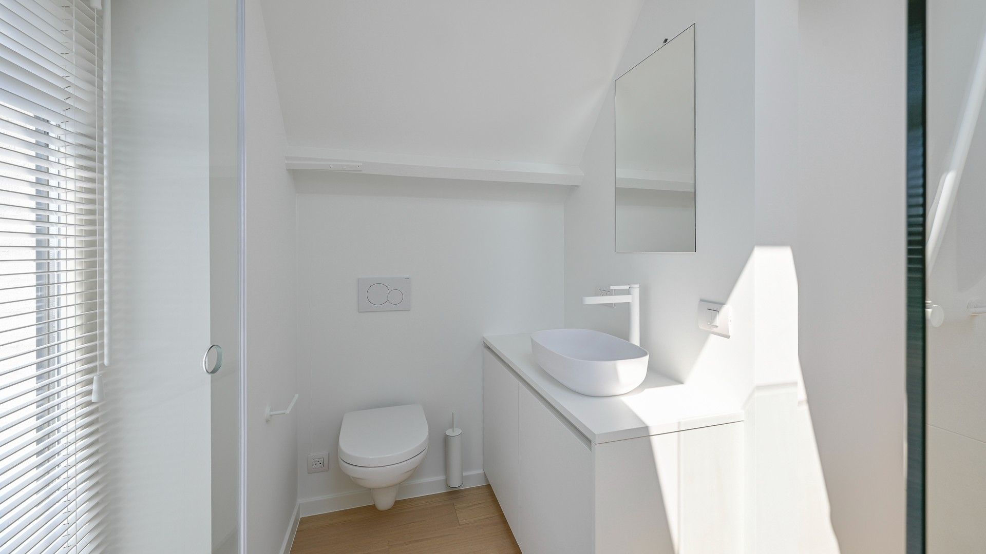 Stijlvol gerenoveerde koppelwoning in Duinbergen foto 26