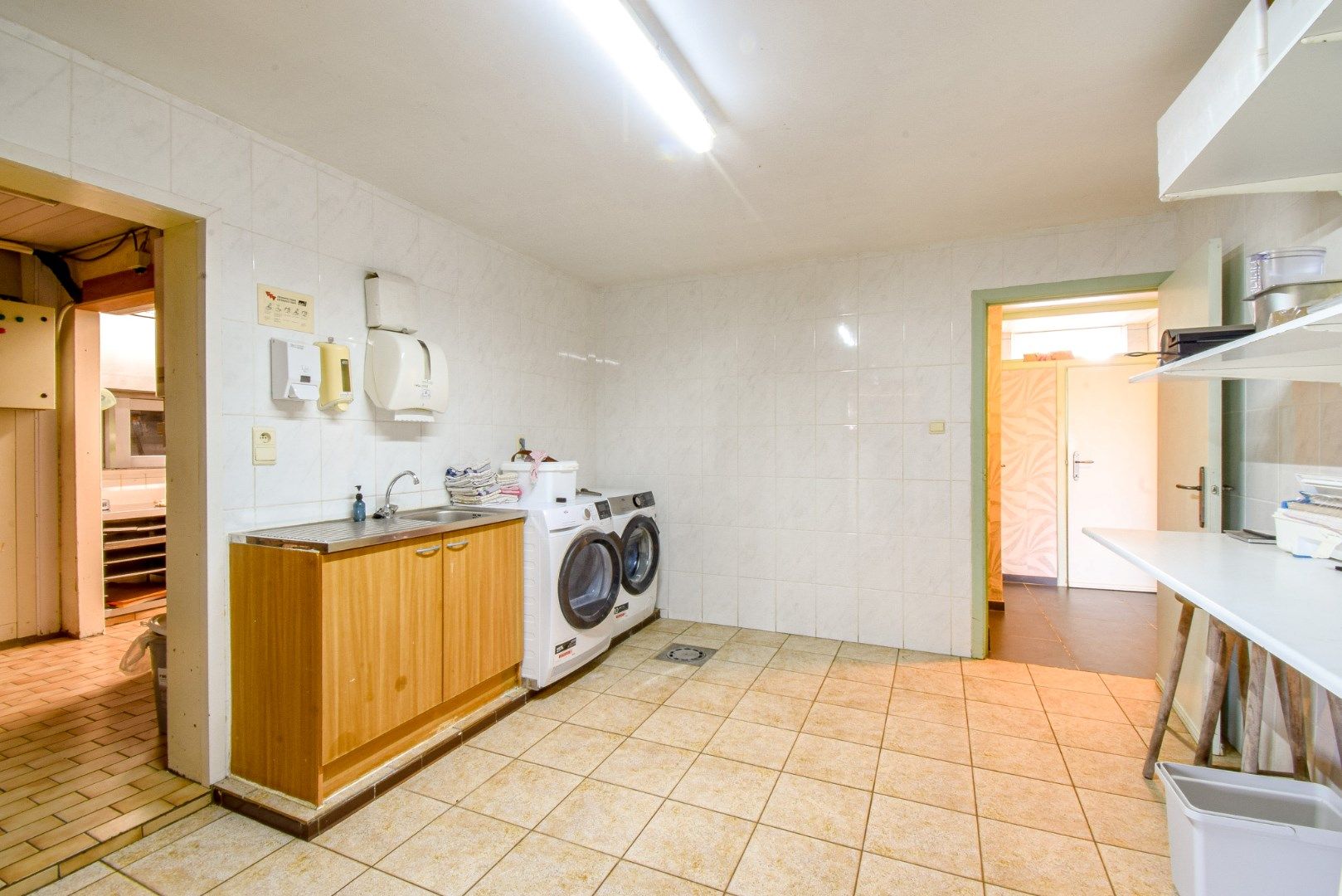 Instapklare woning met ruim handelspand op landelijke ligging te Koekelare foto 19