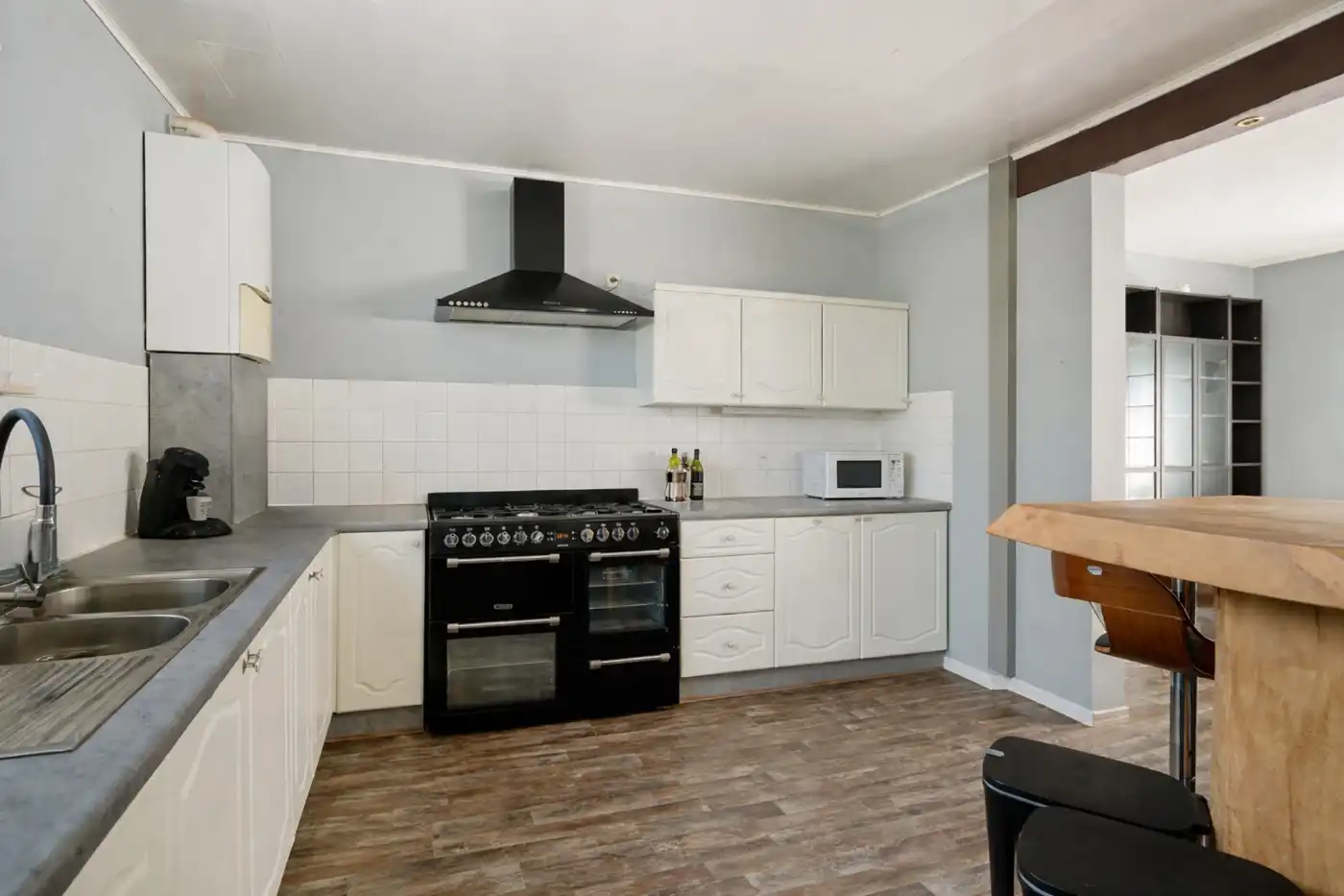 Praktijkruimte/winkel met bovenliggend duplex-appartement in het centrum van Berendrecht foto 4