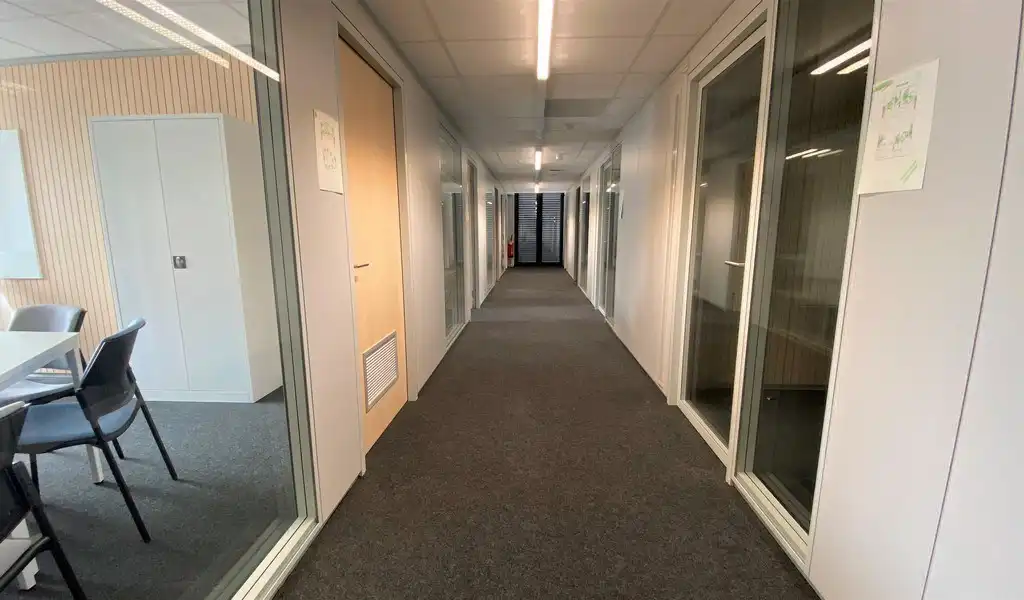 Vernieuwde kantoren te huur op toplocatie in Zwijnaarde foto 7