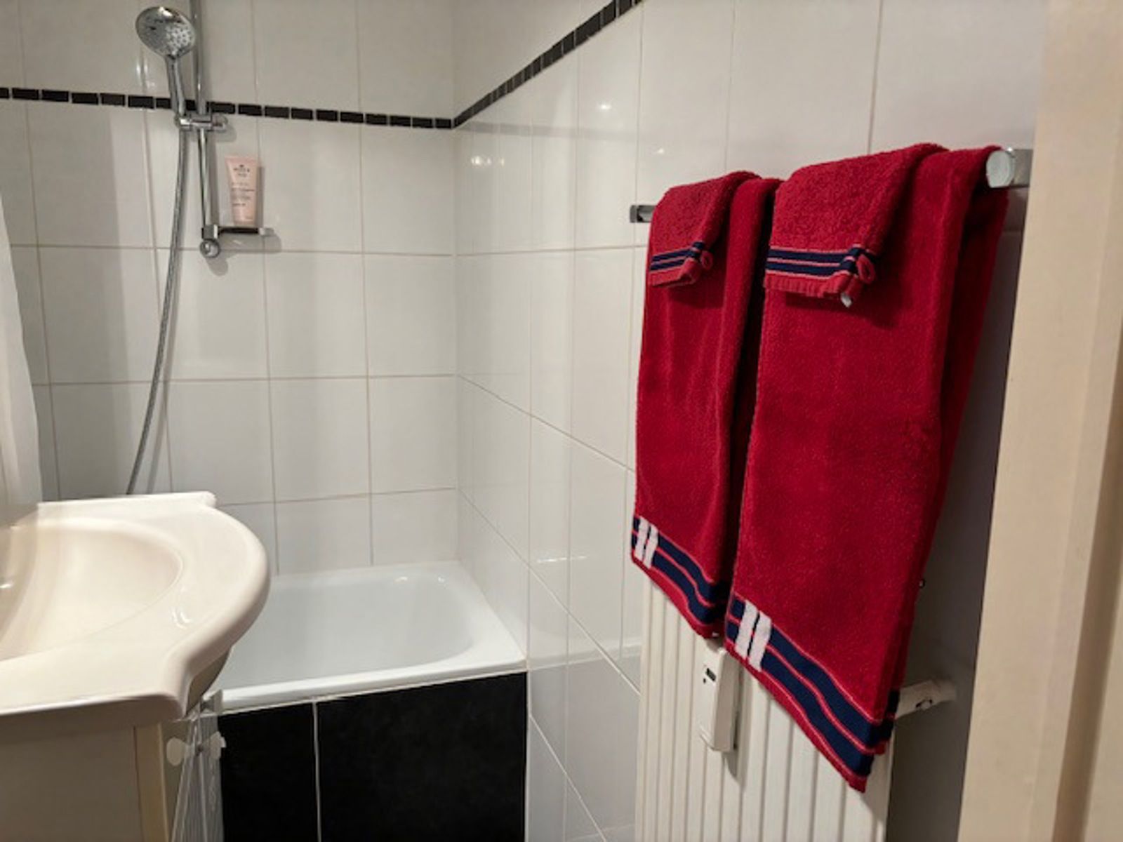 Zeer mooi appartement 2 slpks, kelder en garage te Landen foto 10