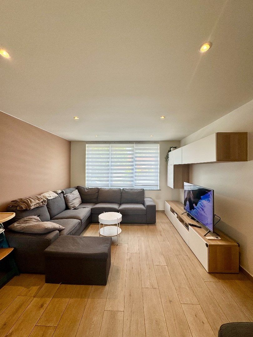 Te koop halfopen woning met garage foto 4