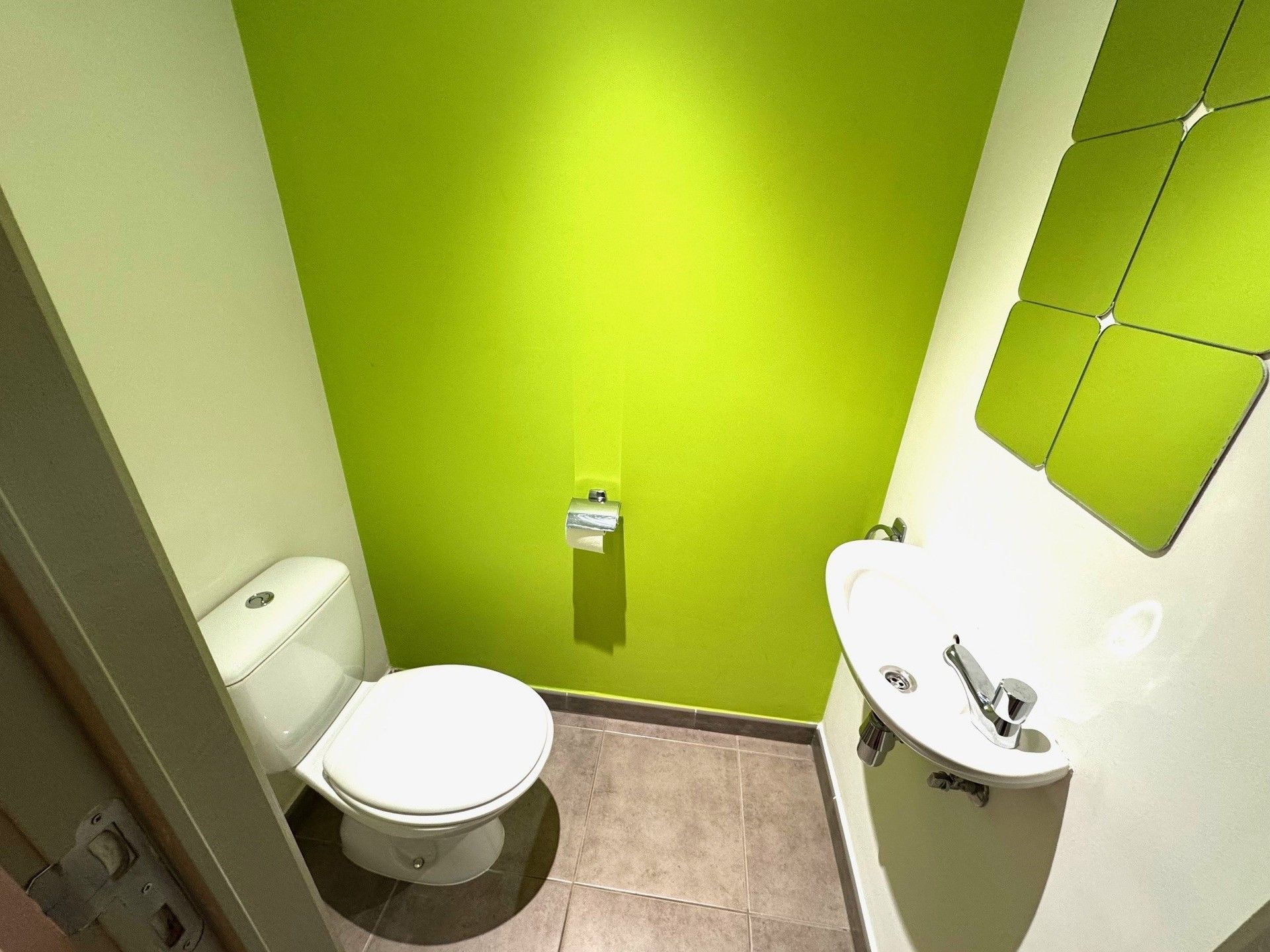 Verzorgd en instapklaar éénslaapkamerappartement te koop in het hart van De Haan, op wandelafstand van winkels, openbaar vervoer en andere voorzieningen. foto 6