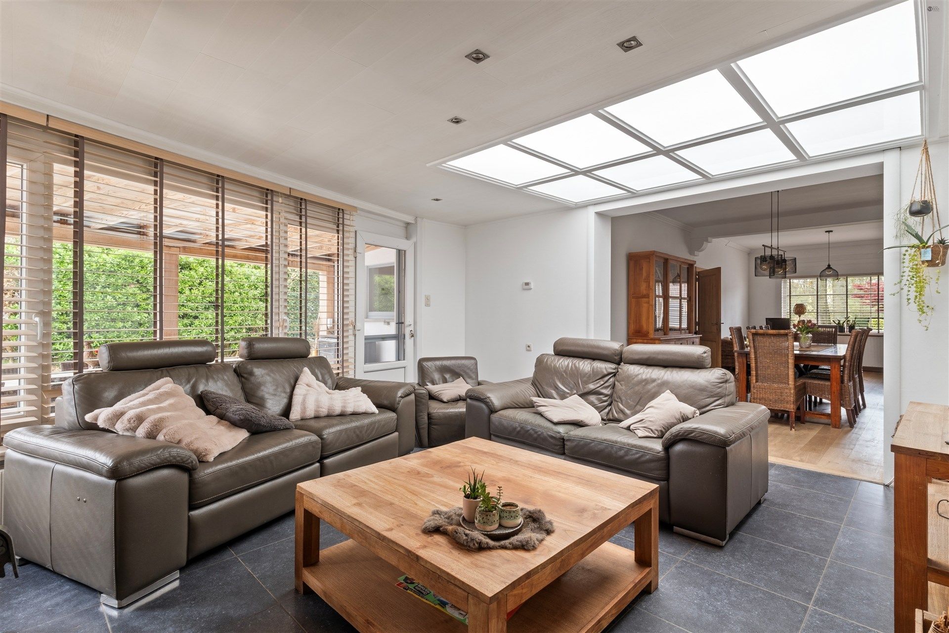 Indrukwekkende woning op een ruim perceel van 2208 m². foto 9